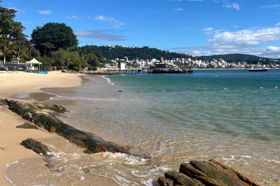 Florianópolis de carro, praia na Ilha de Santa Catarina