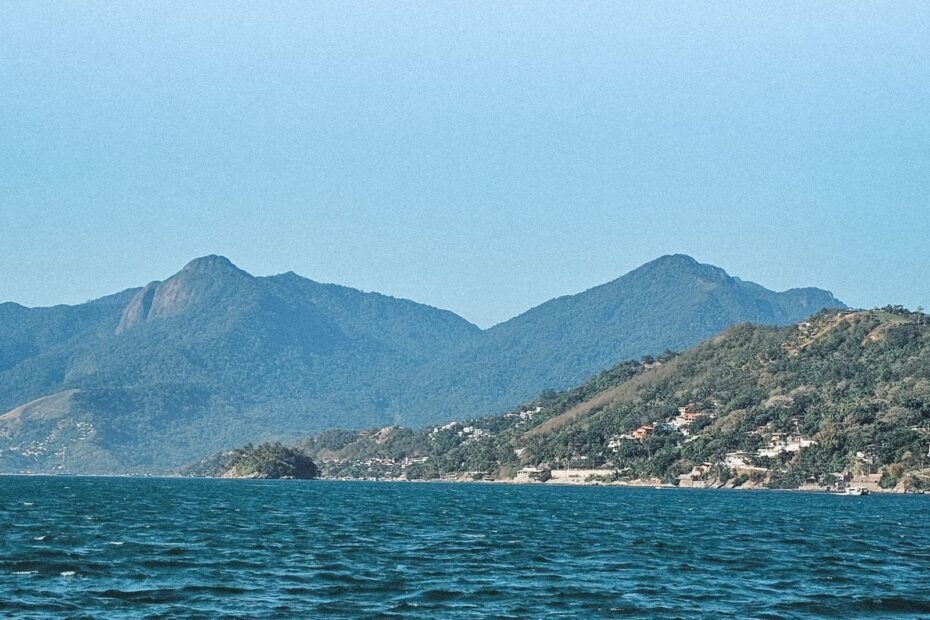 Ilhabela de carro, litoral norte de São Paulo