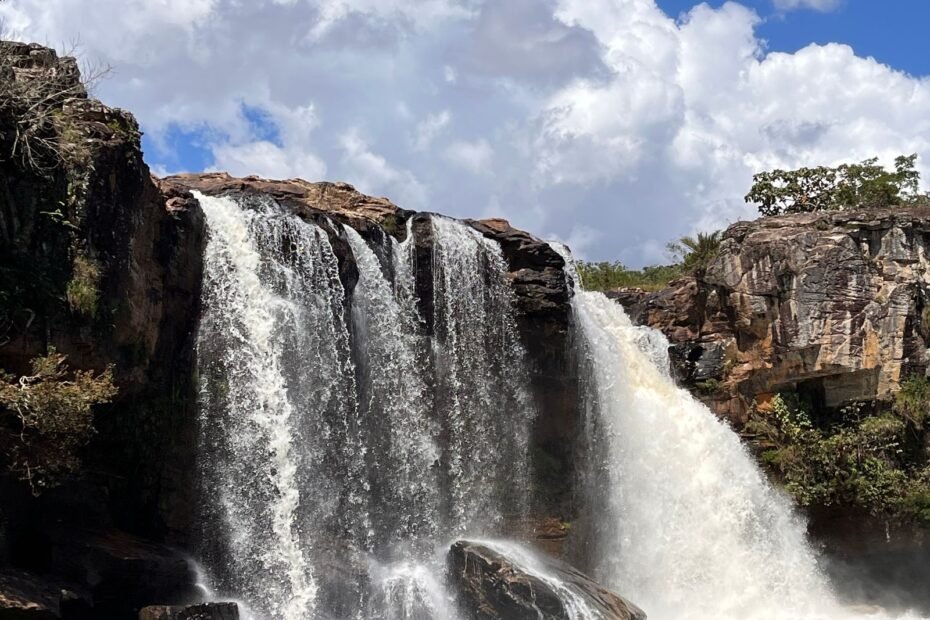 Pirenópolis de carro, cachoeira no interior de Goiás