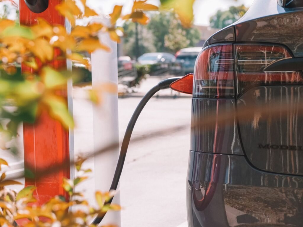 Carro Elétrico em Road Trip: imagem ilustrativa
