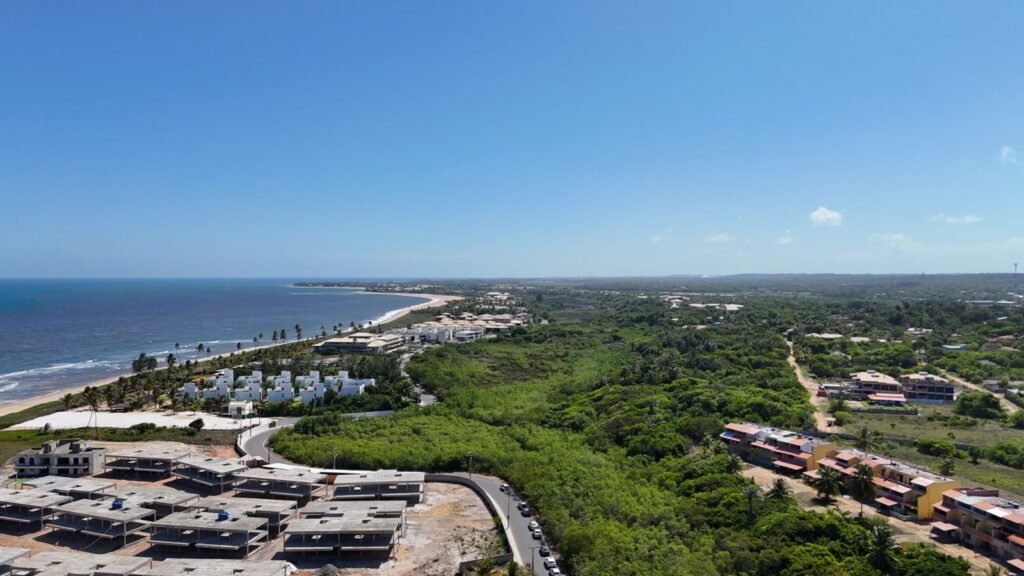 Estrada do Coco e Linha Verde de Carro: vista em Imbassaí